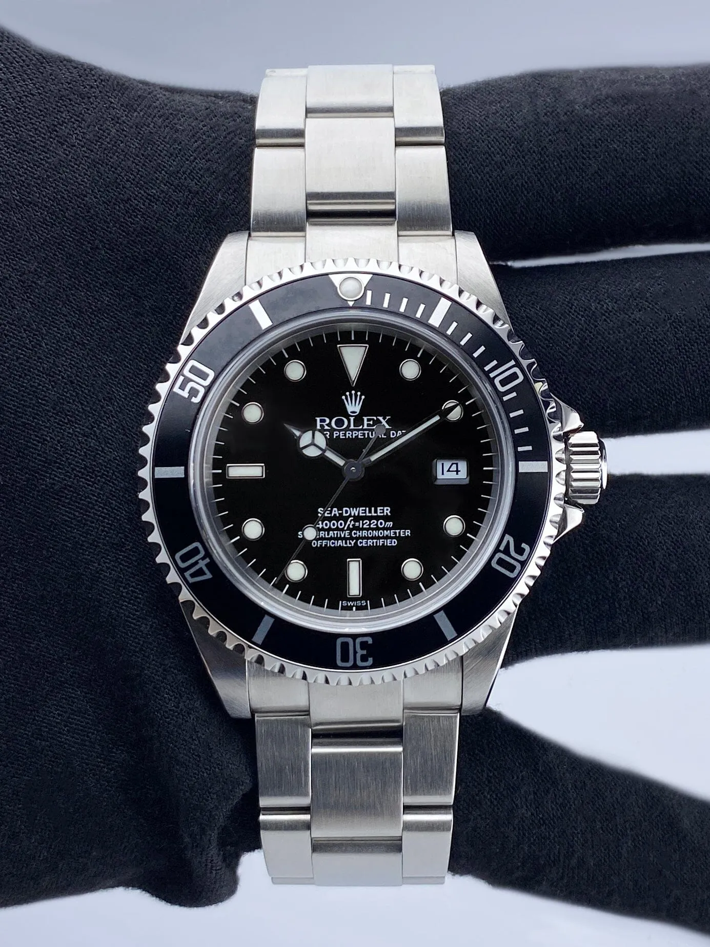Rolex Sea-Dweller 16600 Black Dial Steel Mens Watch Box Papers