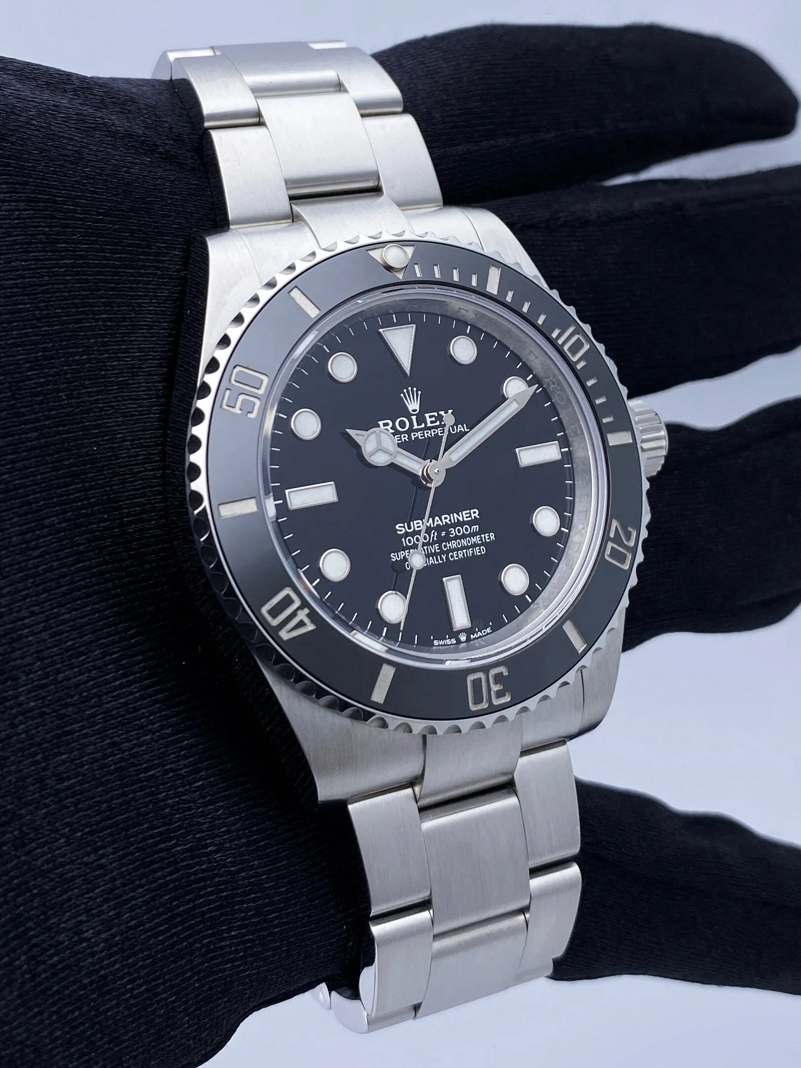Rolex Submariner 124060 Mens Watch Box Papers