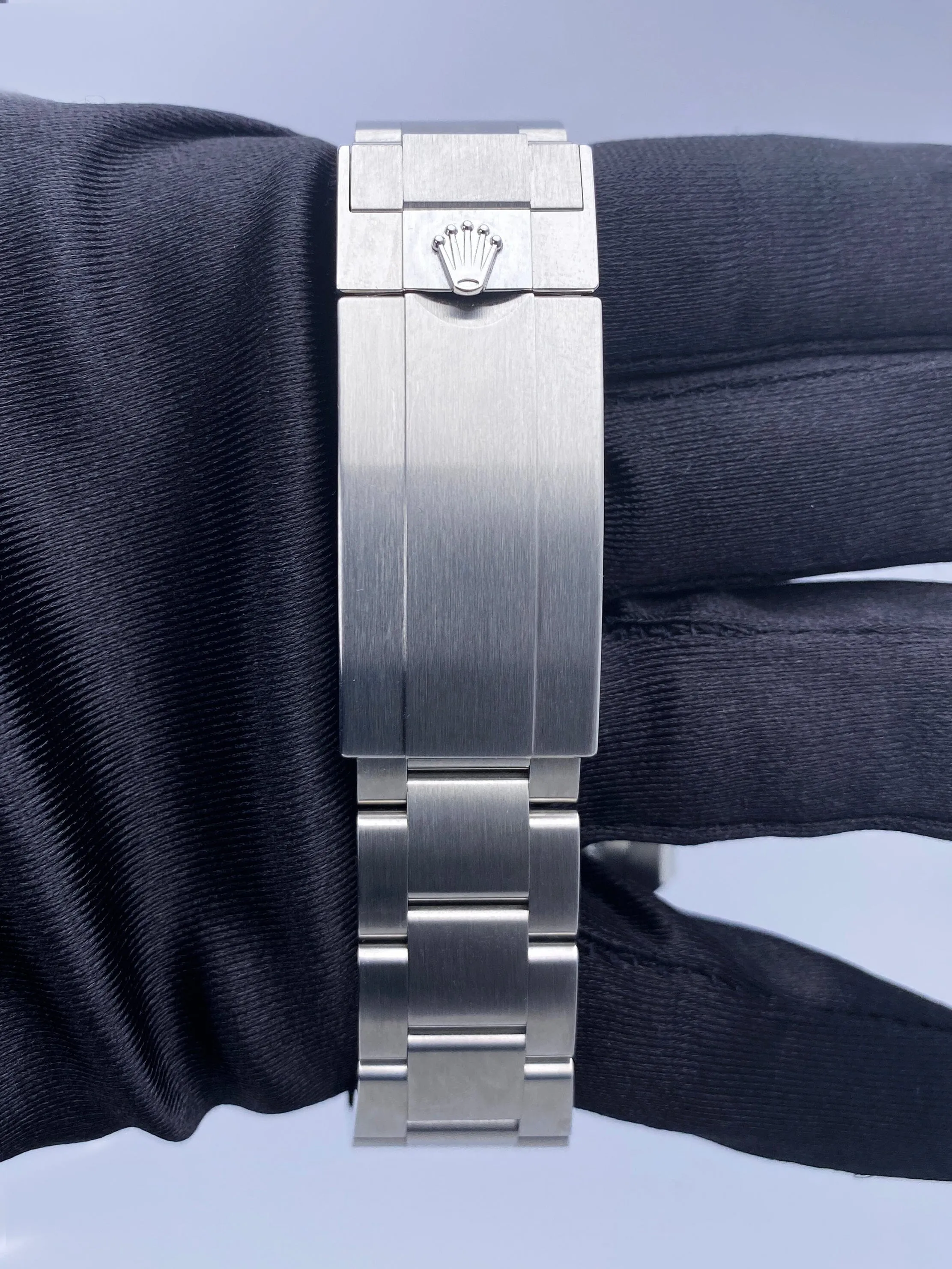 Rolex Submariner 124060 Mens Watch Box Papers