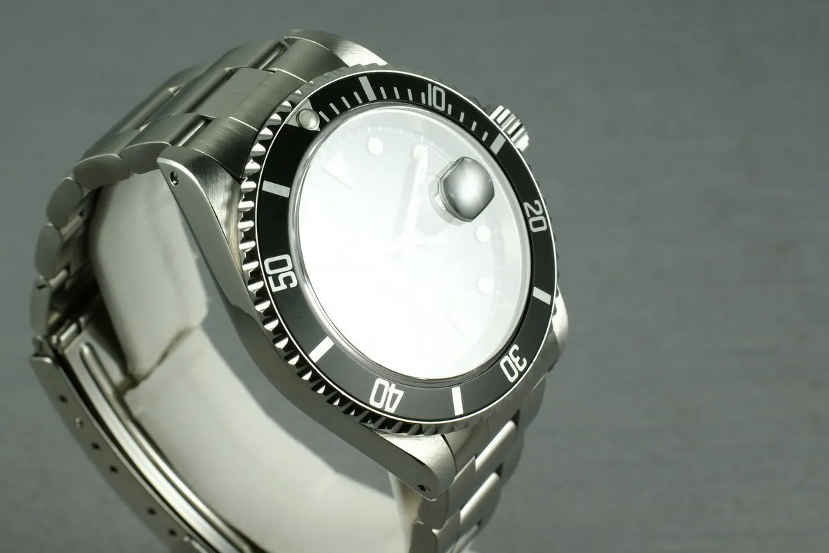 Rolex Submariner 16610 Box and Papers A serial
