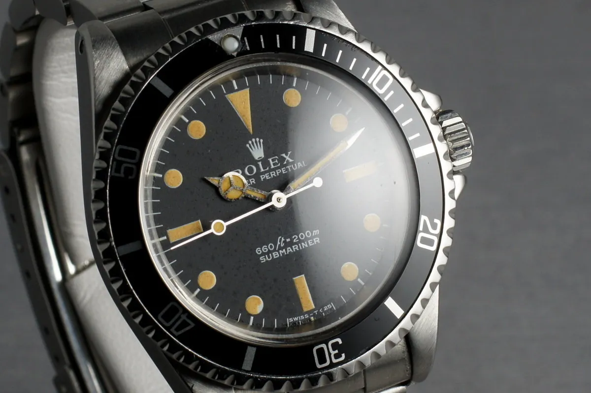 Rolex Submariner  5513 with orange creamy colored lume