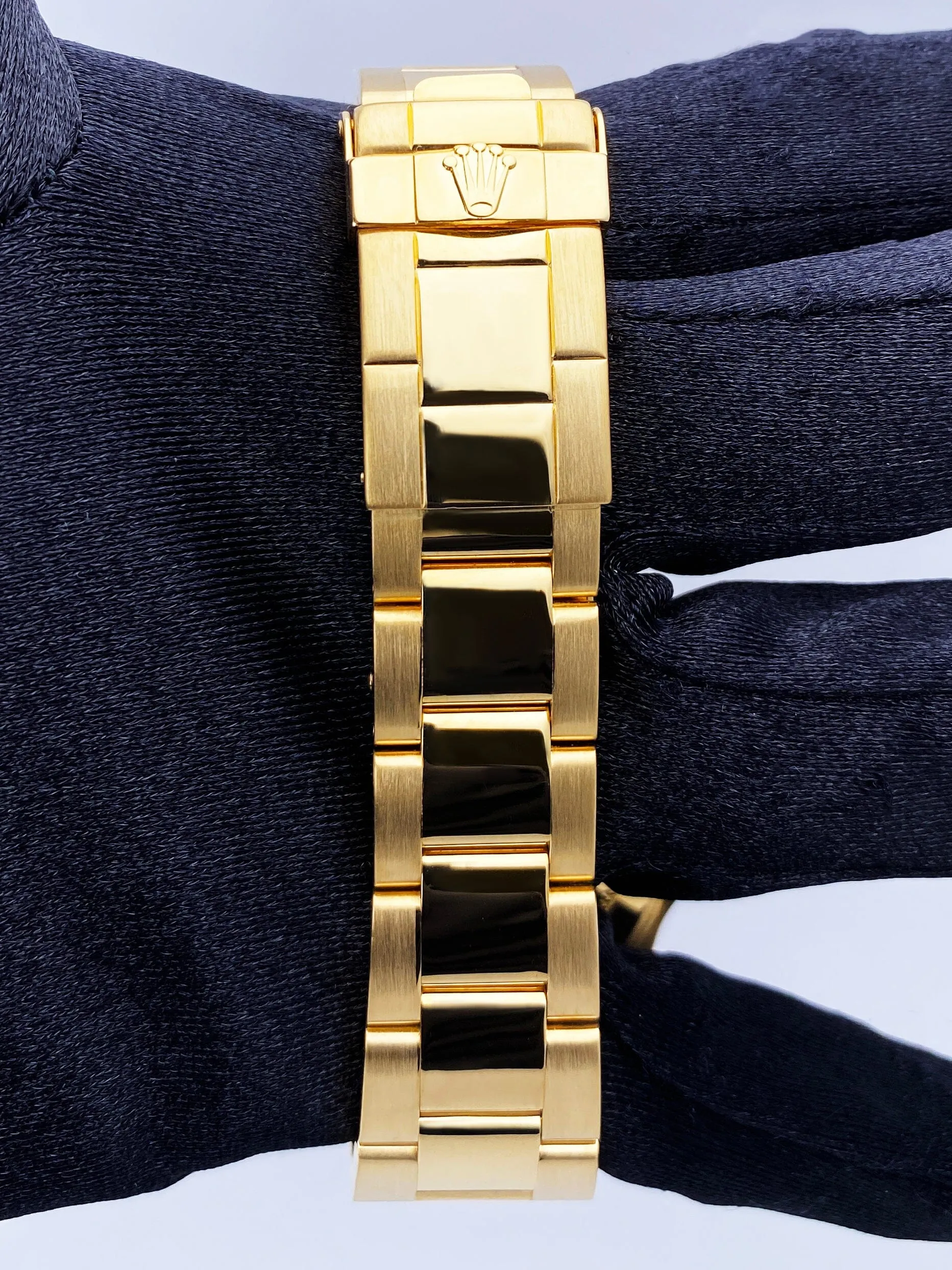 Rolex Yacht Master 16628 18K Yellow Gold Mens Watch Box Papers