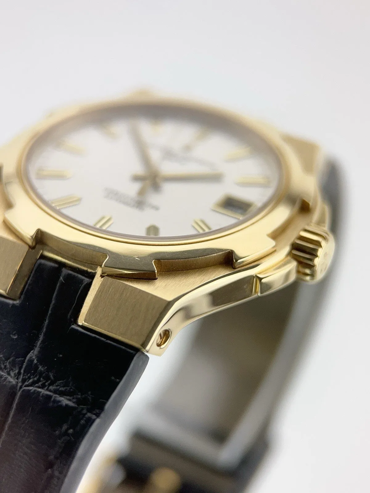 Vacheron Constantin Overseas 18k Yellow Gold White Dial 37mm Auto Mens 42042
