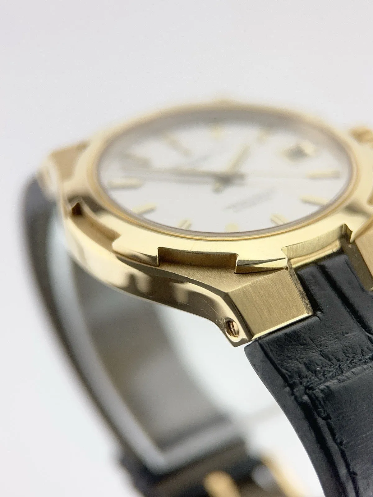 Vacheron Constantin Overseas 18k Yellow Gold White Dial 37mm Auto Mens 42042