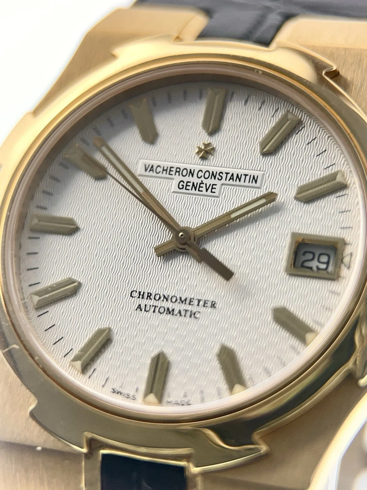 Vacheron Constantin Overseas 18k Yellow Gold White Dial 37mm Auto Mens 42042