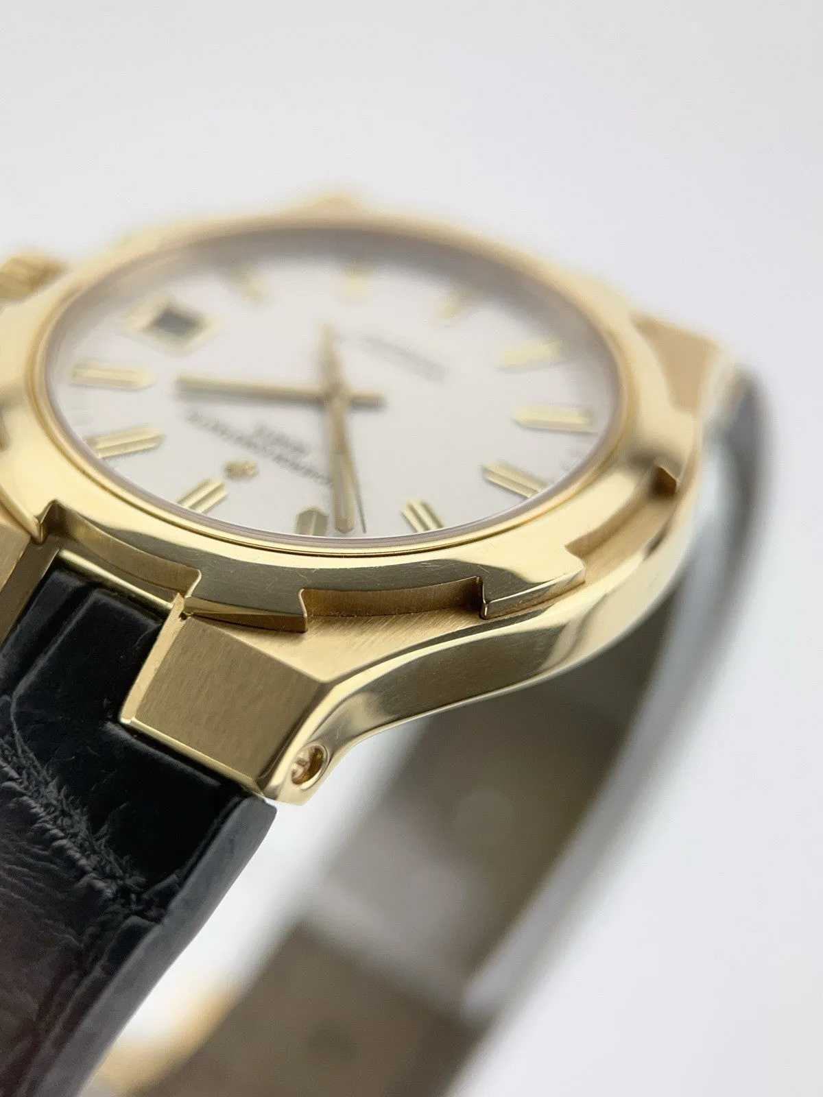 Vacheron Constantin Overseas 18k Yellow Gold White Dial 37mm Auto Mens 42042