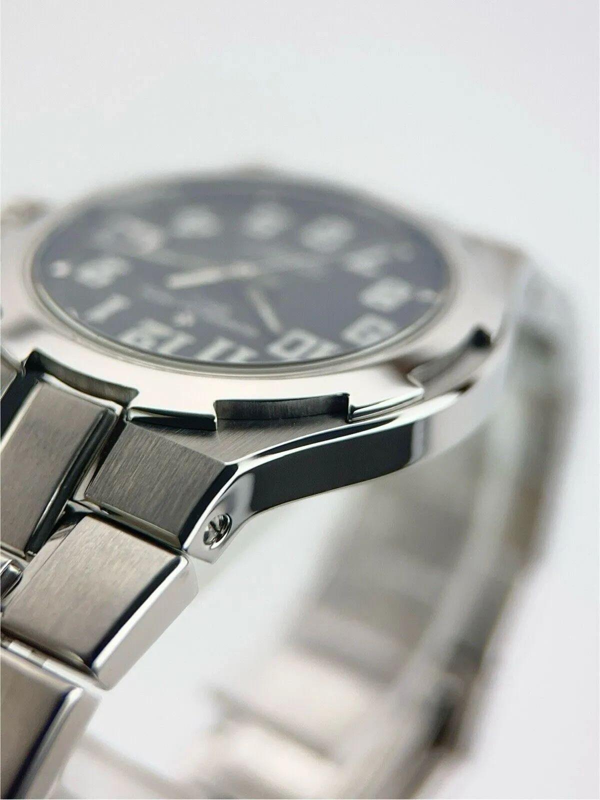 Vacheron Constantin Overseas Steel Black Dial 37mm Automatic Men’s Watch 42040