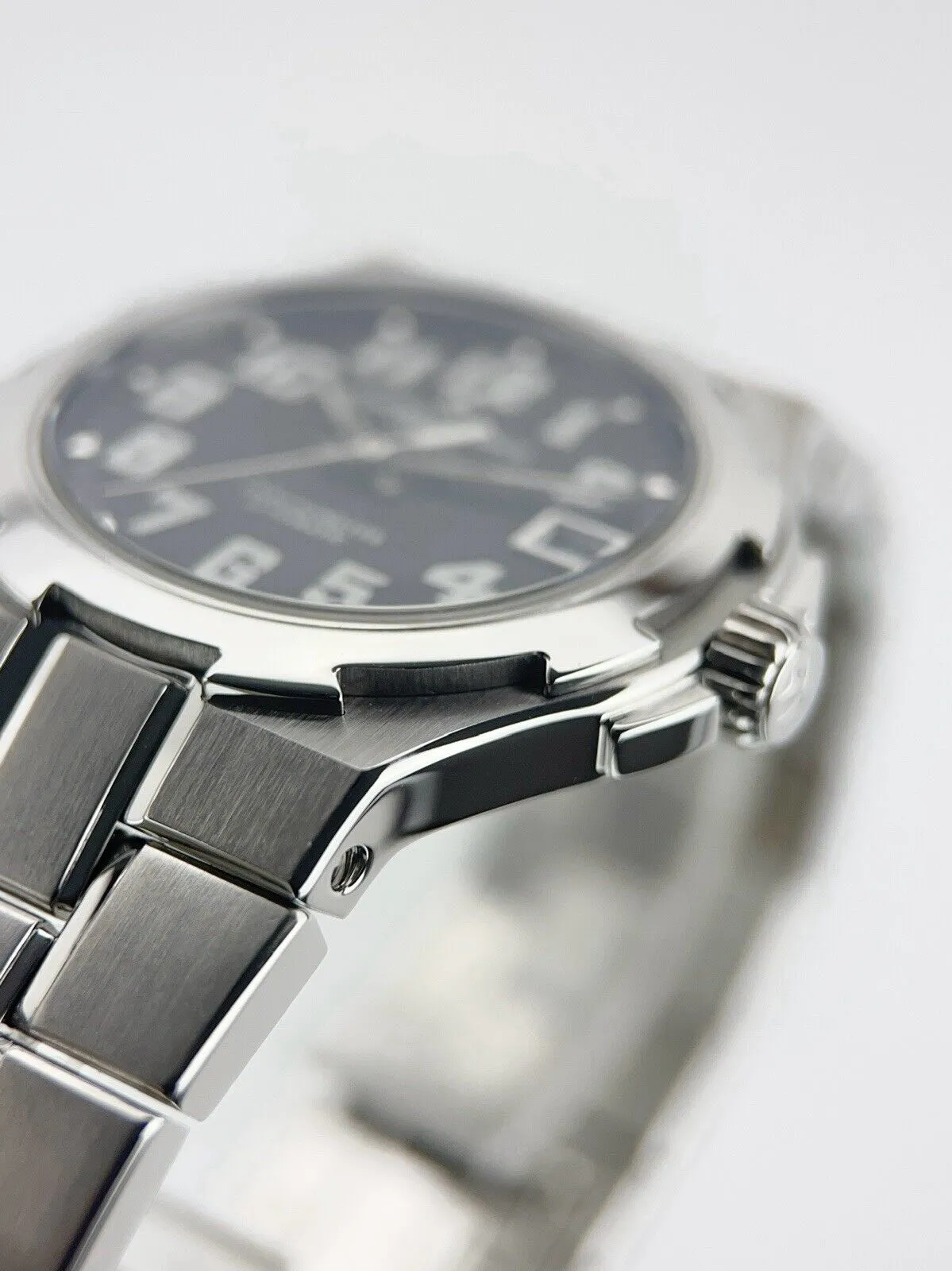 Vacheron Constantin Overseas Steel Black Dial 37mm Automatic Men’s Watch 42040