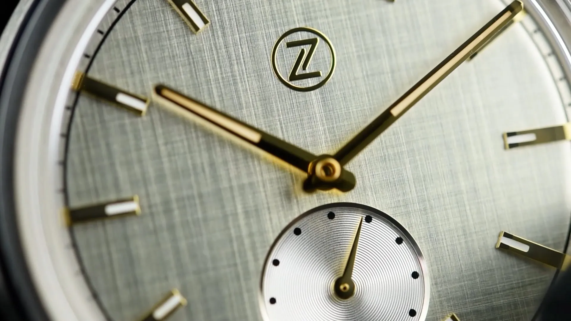 Zelos Nova 38mm Linen Silver (Pre-owned)