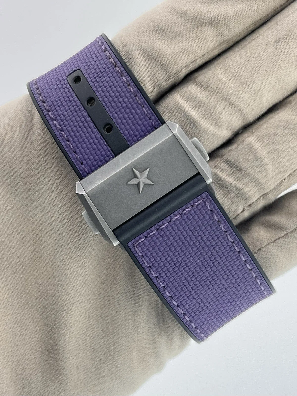 Zenith Defy 21 Ultraviolet Titanium Purple Dial 44mm Automatic Mens 97.9100.9004