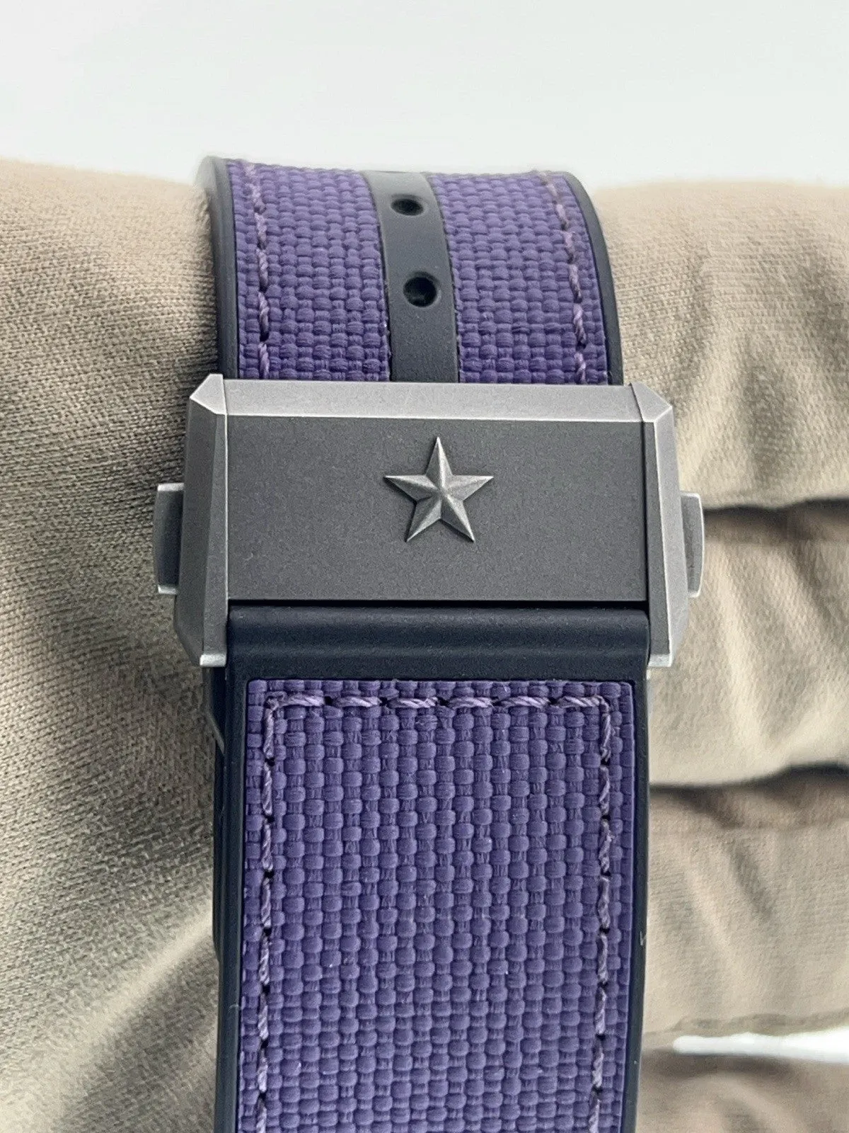 Zenith Defy 21 Ultraviolet Titanium Purple Dial 44mm Automatic Mens 97.9100.9004